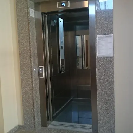 Rezial لارنكا
