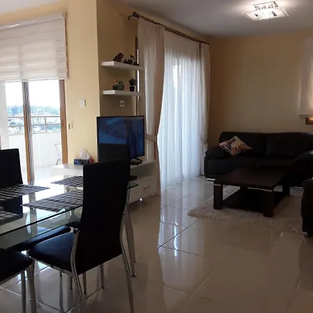 Rezial لارنكا